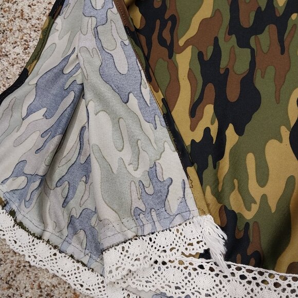 3039 Size XL Shawl Vest In Green and Black Camouflage With Lace Trim. - Picture 2 of 6